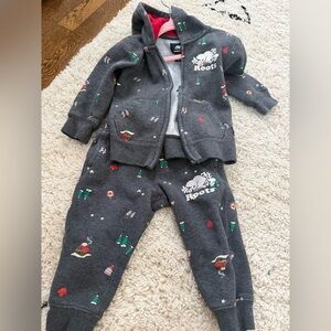 Roots Kids Gray Tracksuit with Holiday Motif